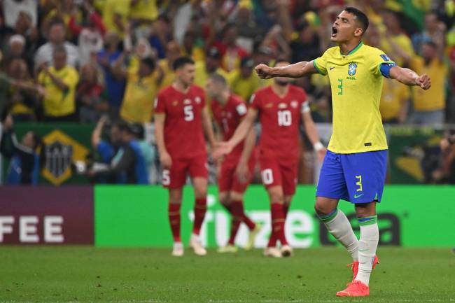 Brazil's defender #03 Thiago Silva (R) celebrates after Brazil's forward #09 Richarlison (not seen) scored their team's first goal during the Qatar 2022 World Cup Group G football match between Brazil and Serbia at the Lusail Stadium in Lusail, north of Doha on November 24, 2022. (Photo by ANDREJ ISAKOVIC / AFP)