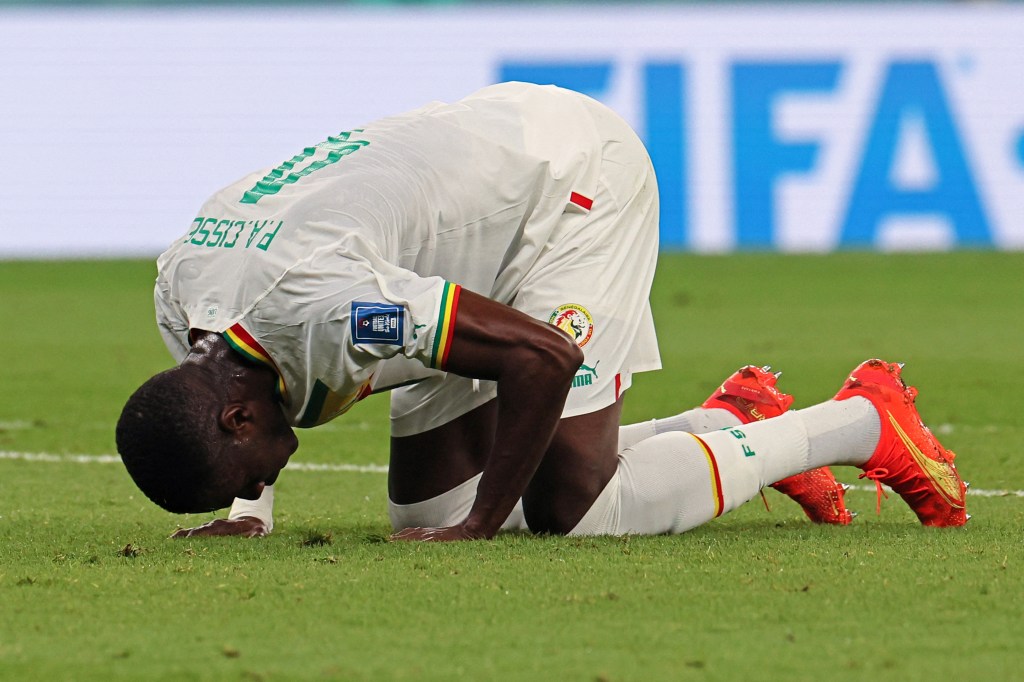 Pape Abdou Cisse comemora um dos gols senegaleses -