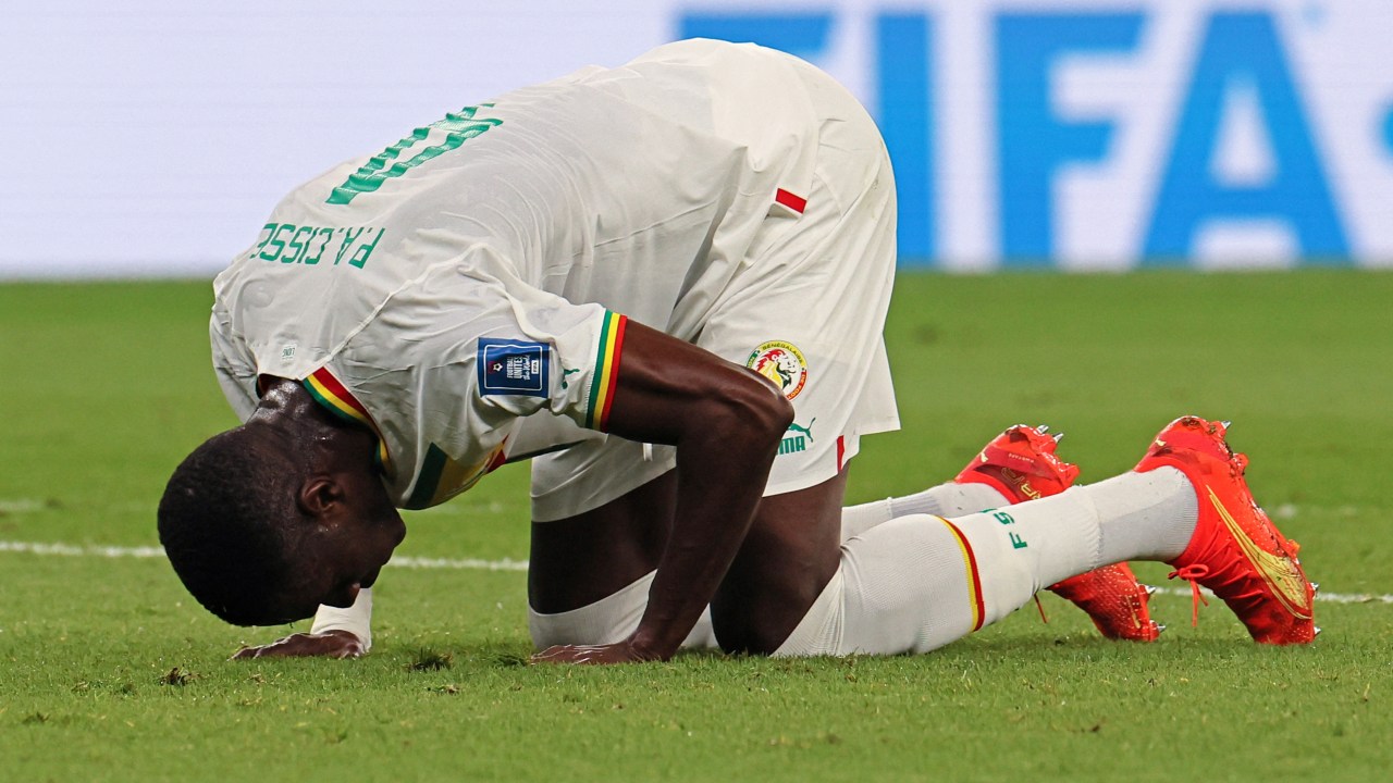 Pape Abdou Cisse comemora um dos gols senegaleses -