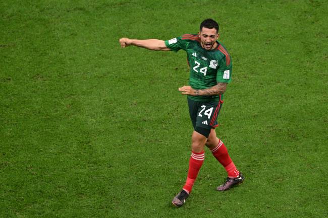 FBL-WC-2022-MATCH40-KSA-MEX Luis Chávez comemora o segundo do México -