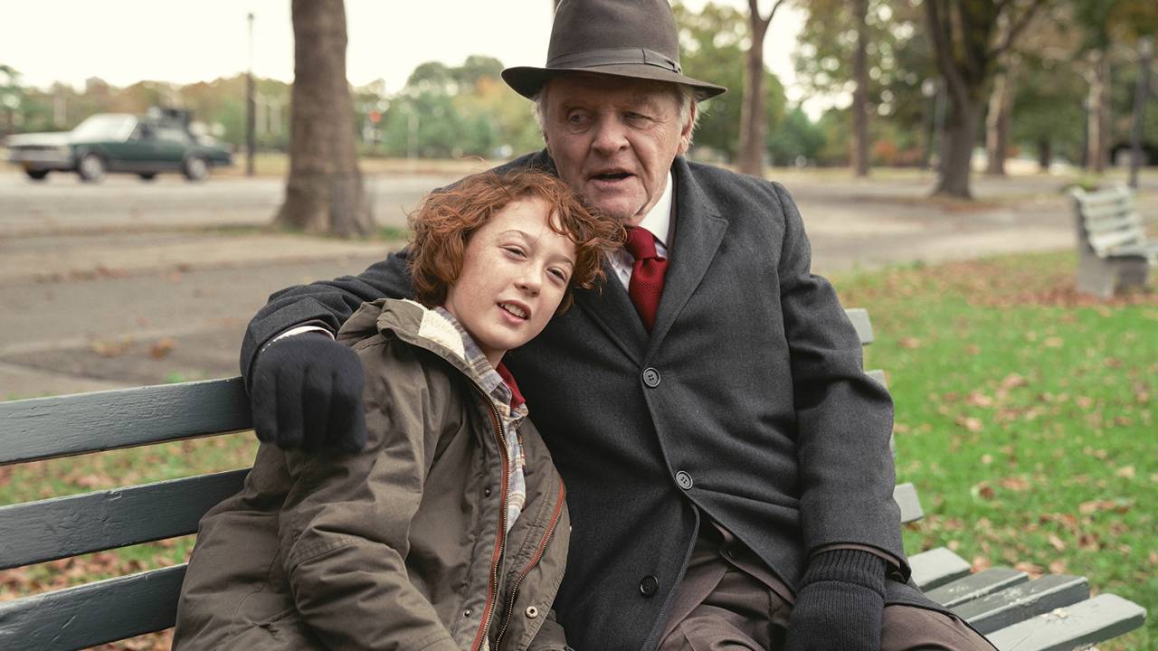 GERAÇÕES - Paul (Banks Repeta) e o avô (Anthony Hopkins): a inocência juvenil atravessada pelo preconceito -
