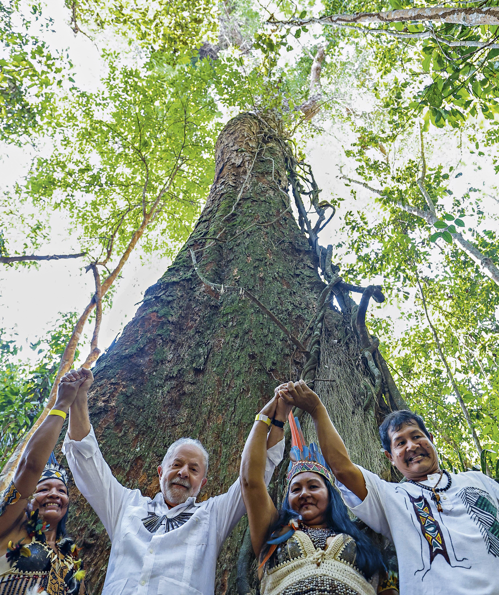 31082022-lula-em-manaus—na-floresta-lula-discute-desenvolvimento-sustentvel_52325431696_o.jpg3 NOVO MINISTÉRIO - O petista com lideranças indígenas: criação da pasta dos Povos Originários -