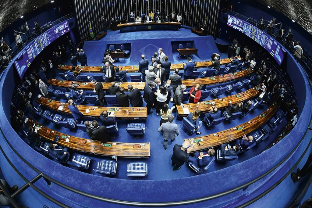 POLÊMICA - Plenário: proposta para ex-presidentes enfrentará resistências internas -