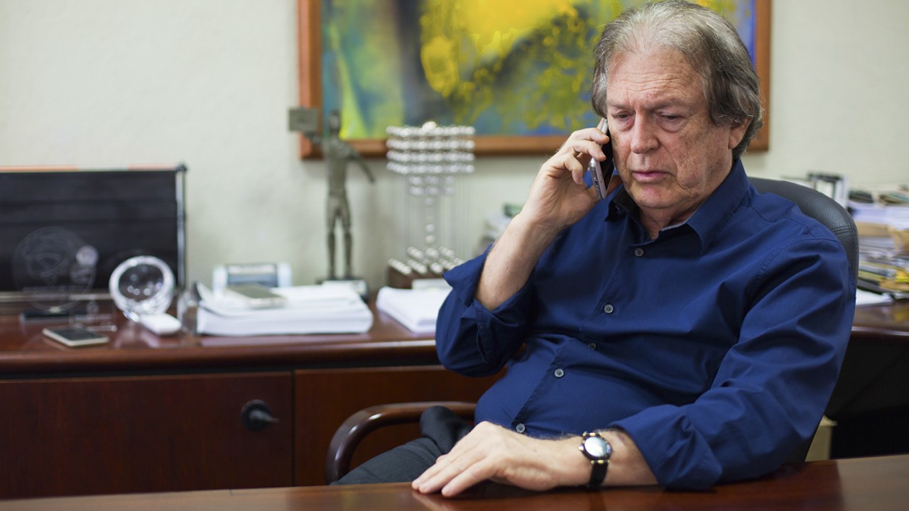 TRATATIVAS - Luciano Bivar: o cacique partidário tem linha direta com o PT para tratar de aliança com o presidente eleito -