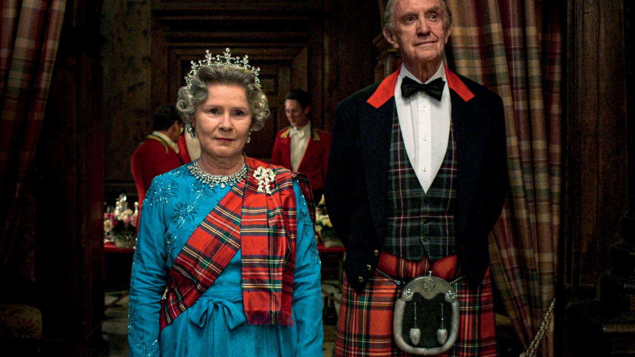 RESPEITO - Imelda Staunton e Jonathan Pryce como a rainha e o príncipe Philip: retrato da soberana em período de luto -