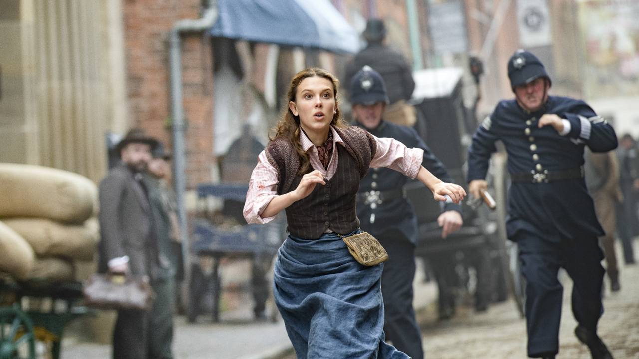 MODERNINHA - Millie Bobby Brown vive Enola Holmes: irmã de Sherlock segue os passos do detetive famoso -