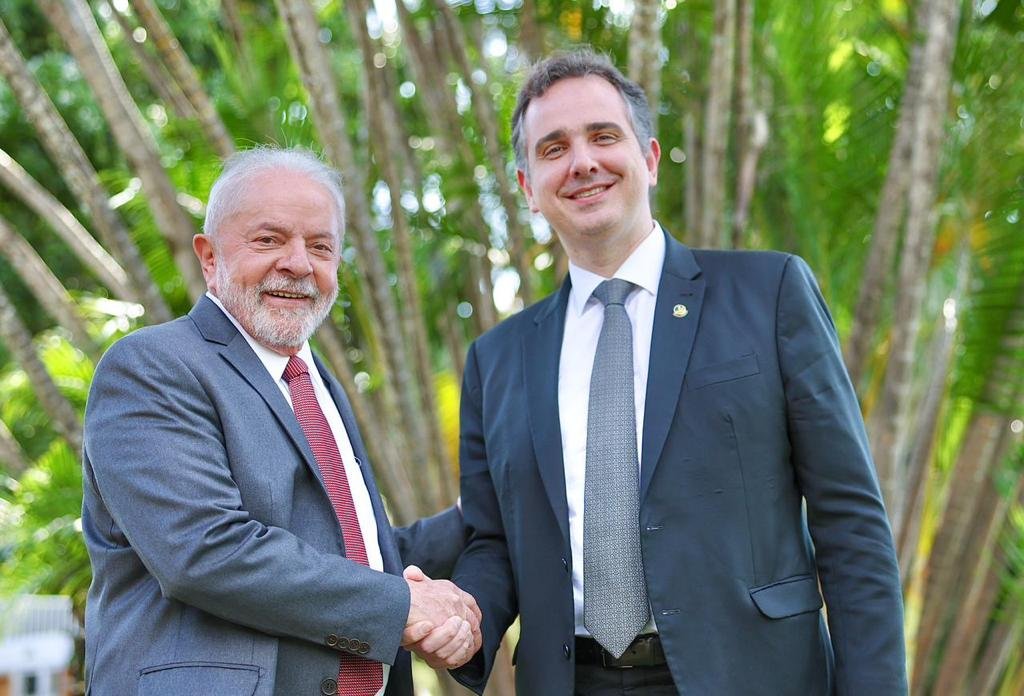 O presidente eleito, Luiz Inácio Lula da Silva, e o presidente do Senado, Rodrigo Pacheco