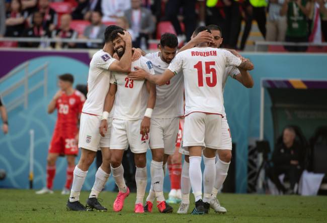 Irã surpreendeu Gales e briga por vaga -