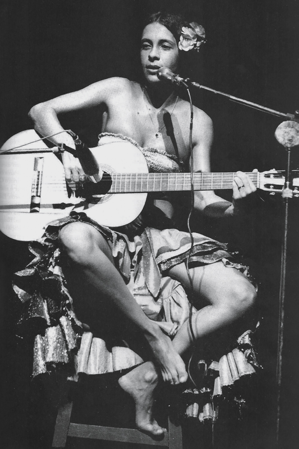 Gal-Costa—1973-foto-Thereza-Eugenia—Revista-Brasileiros.jpeg VANGUARDA - Em 1973: postura anticaretice -