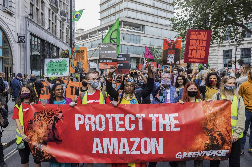 PROTESTO - Manifestantes na Inglaterra: preservação da floresta é a principal preocupação com o Brasil no exterior -