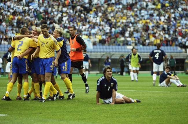 Argentino Claudio Lopez sofre diante da classificação sueca em 2002