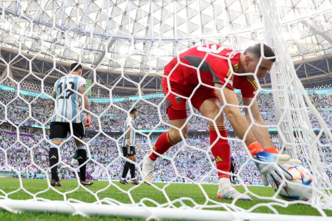 Goleiro sofreu dois gols na estreia do Mundial -