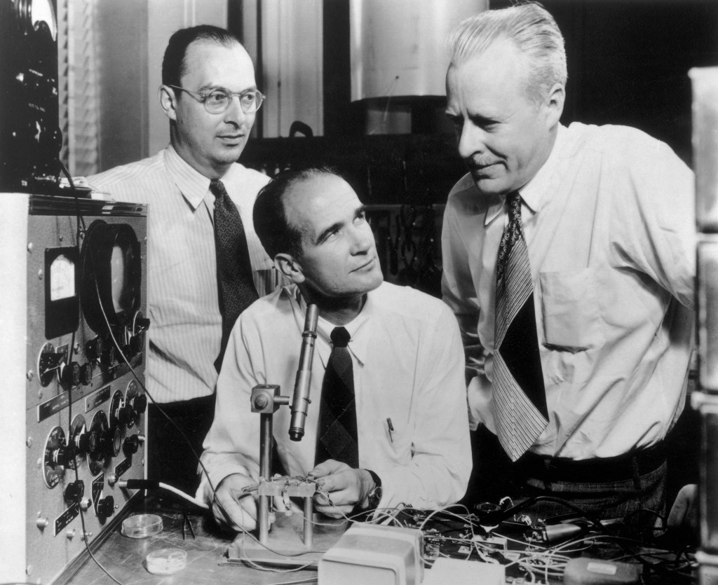 circa 1955: Nobel Prize winning American physicists (L-R) John Bardeen (1908 - 1991), William Shockley (1910 - 1989) and Walter Brattain (1902 - 1987), who invented transistors, conduct an experiment. (Photo by Hulton Archive/Getty Images)