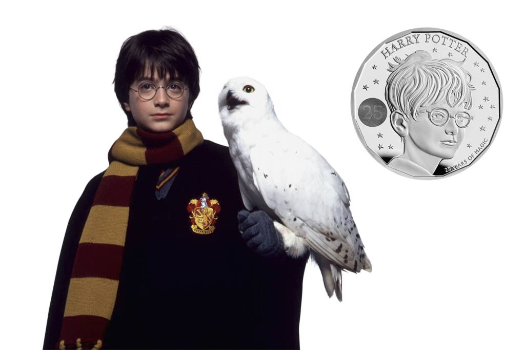 HARRY POTTER - O bruxo mais famoso do mundo ganhou a própria moeda em homenagem aos 25 anos de lançamento do primeiro livro da saga criada pela escritora J.K. Rowling. O objeto é “mágico”: conforme muda a direção da luz, surge um raio no meio da moeda de 50 centavos -
