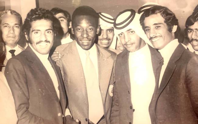 Pelé em foto junto com Mohamed Al Siddique -