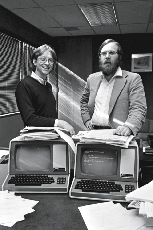 A GÊNESE DE TUDO - Allen, ao lado de Bill Gates (à esq.): almas diferentes -