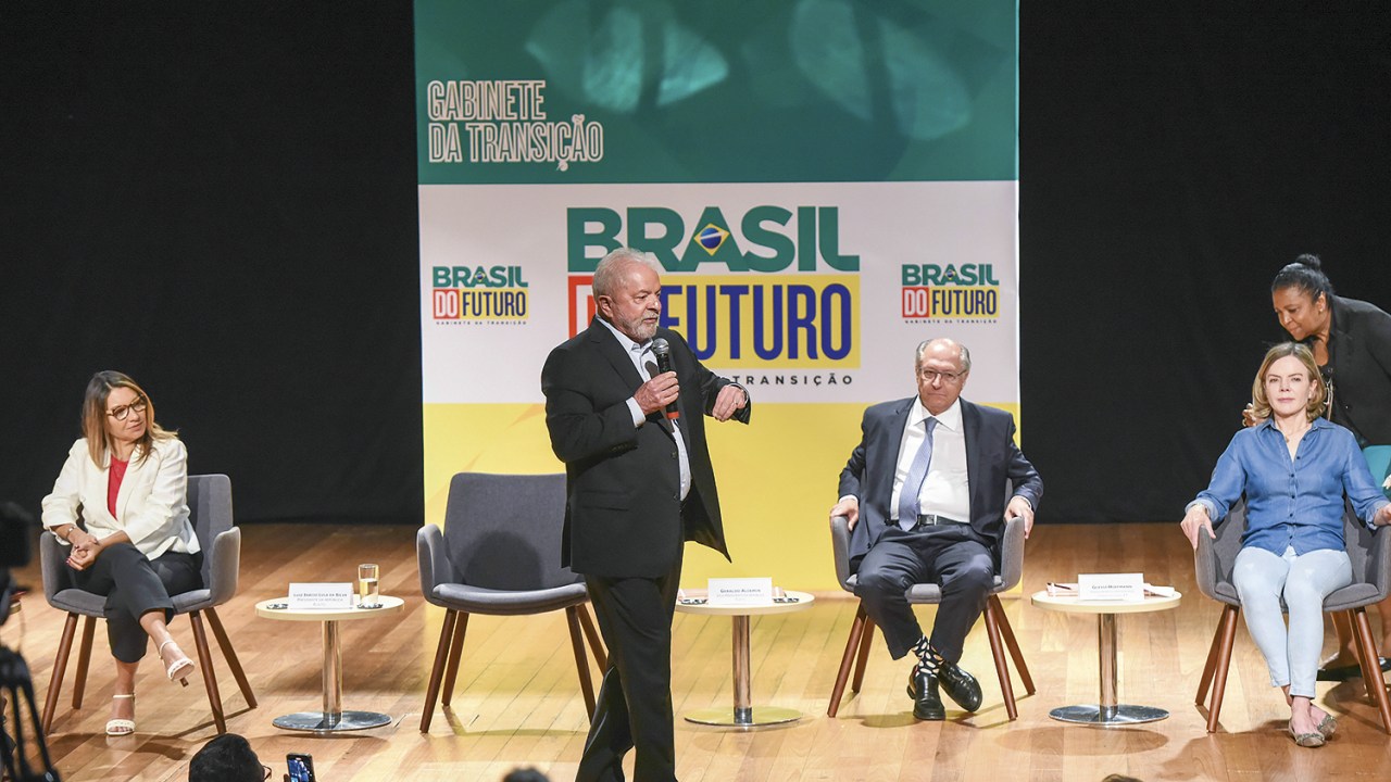 TEMERIDADE - Lula discursa no CCBB observado por Janja, Alckmin e Gleisi: relativização da responsabilidade fiscal e ataques a empresários e às privatizações -