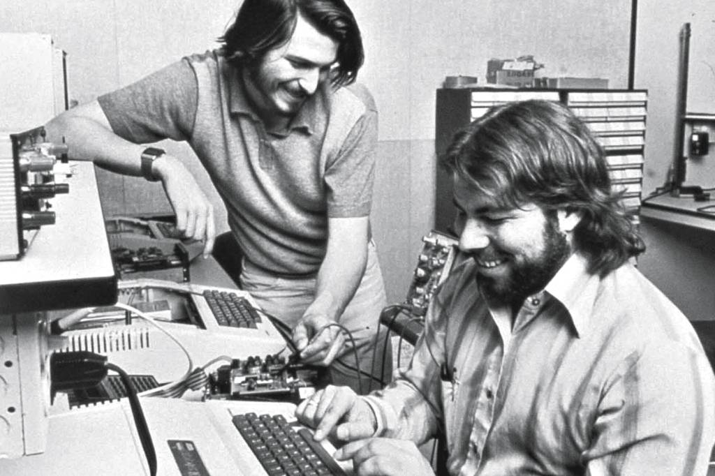 INSPIRAÇÃO - Jobs (à esq.) e Wozniak, da Apple: empreendedores precoces -