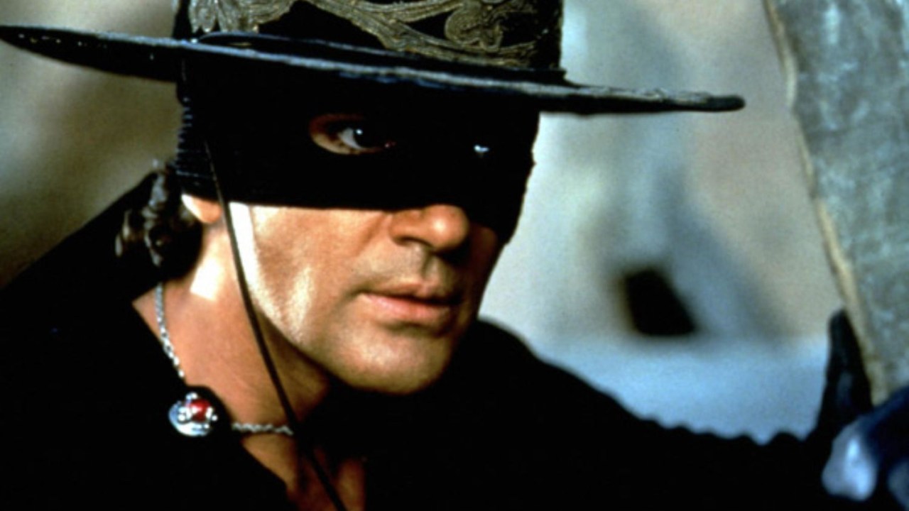 Antonio Banderas como o personagem mascarado em 'A Máscara do Zorro'
