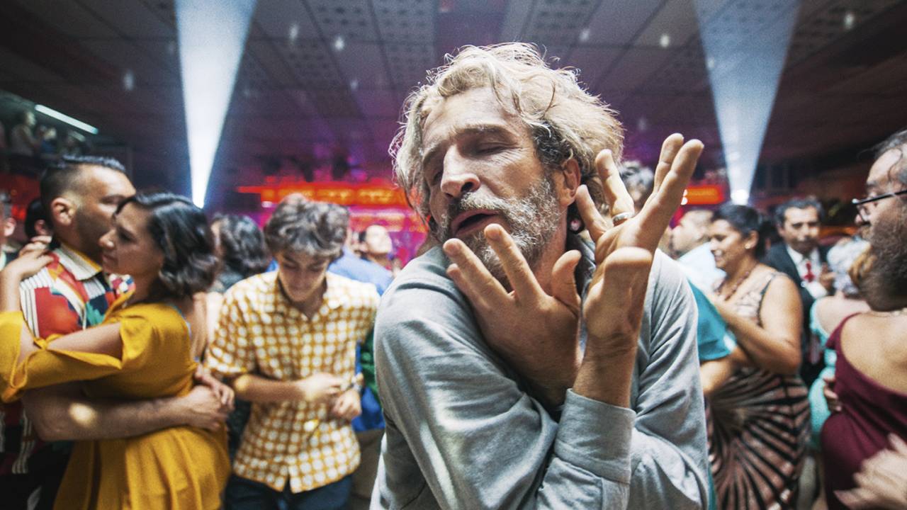 DEVANEIOS - Silvério (no centro), alter ego de Iñárritu: o cineasta retorna à terra natal após sucesso em Hollywood -