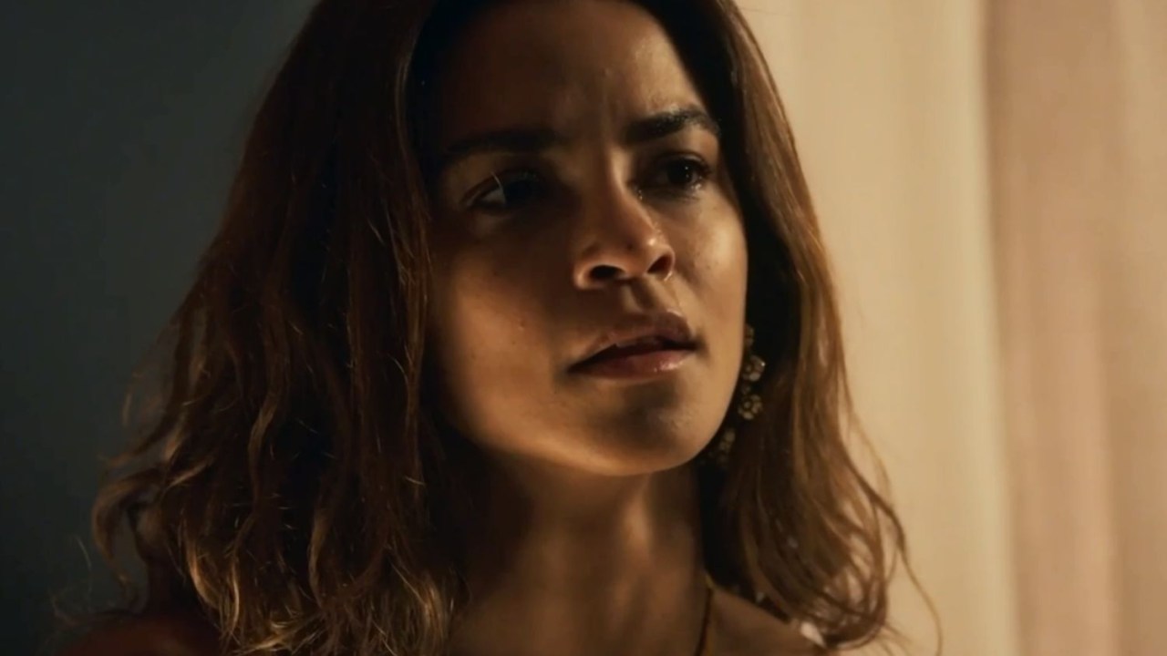 Lucy Alves como a Brisa de 'Travessia', novela das 9 da Globo
