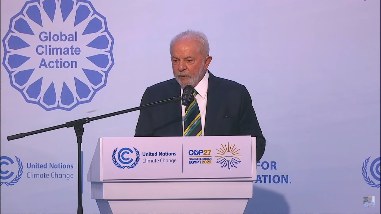 O presidente eleito, Luiz Inácio Lula da Silva, discursa na área da ONU da COP27, no Egito