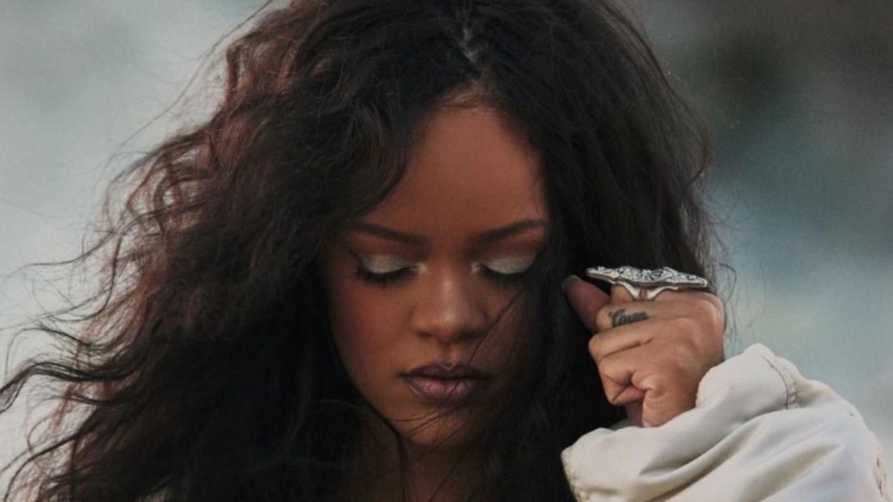 Rihanna no clipe 'Lift me Up', trilha sonora do filme 'Pantera Negra'