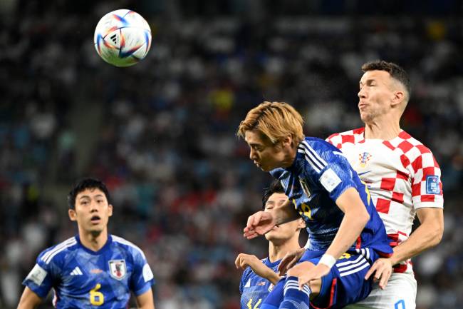 Croatas e japoneses duelam por vaga nas quartas de final -