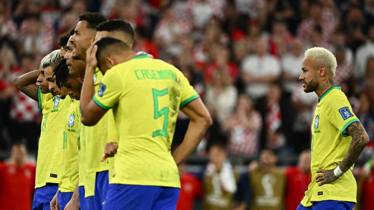 Brasileiros lamentam os pênaltis perdidos por Rodrygo e Marquinhos -