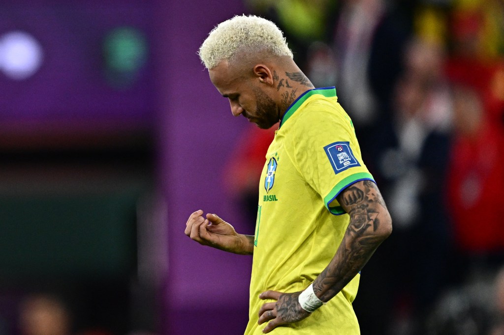 Neymar ainda não sabe se seguirá servindo a seleção -