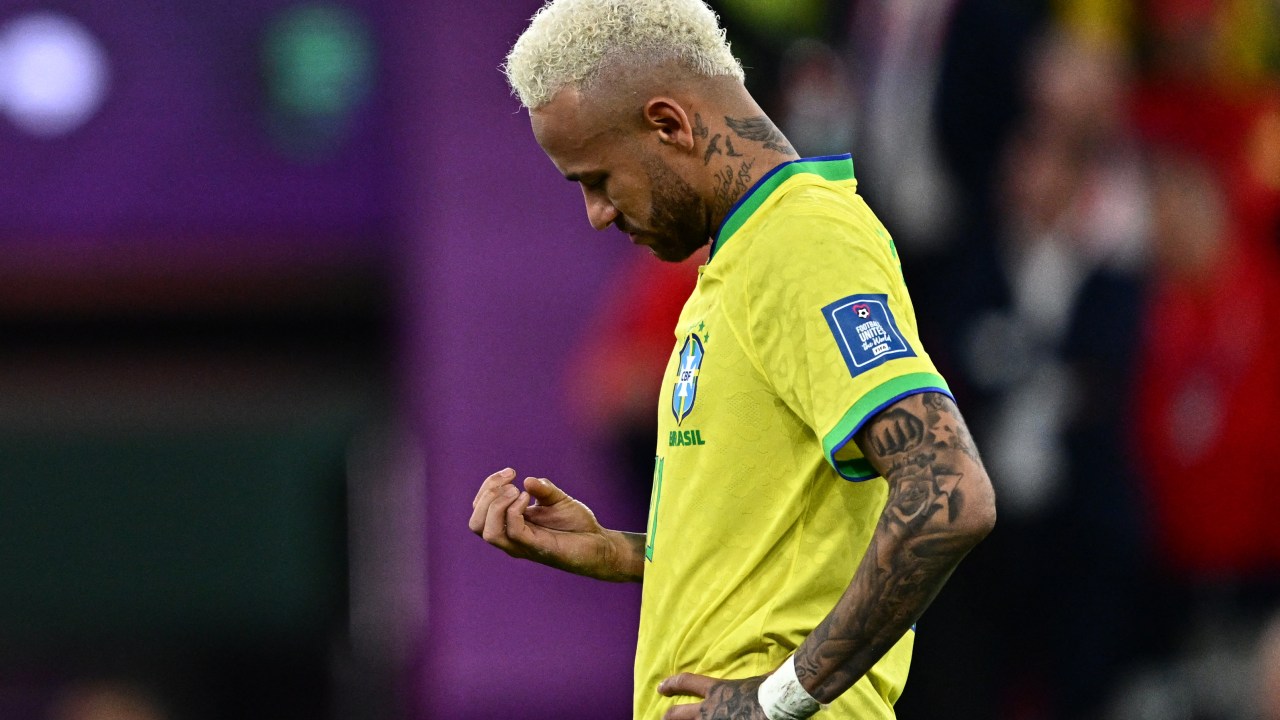 Neymar ainda não sabe se seguirá servindo a seleção -
