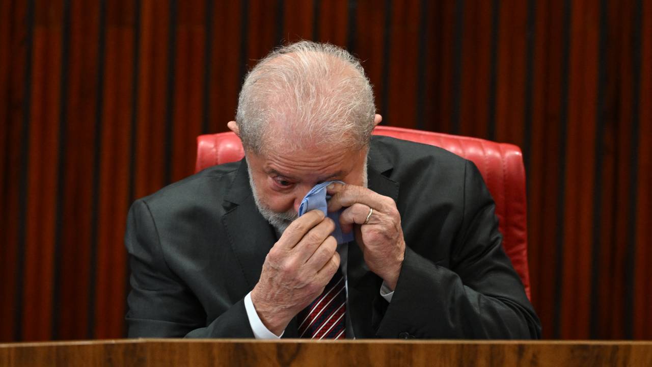 Brazil's President-elect Luiz Inacio da Silva cries during the certification ceremony at the Superior Electoral Court (TSE) headquarters in Brasilia, December 12, 2022. - Lula da Silva and Geraldo Alckmin will take office on January 1, 2023. (Photo by EVARISTO SA / AFP)