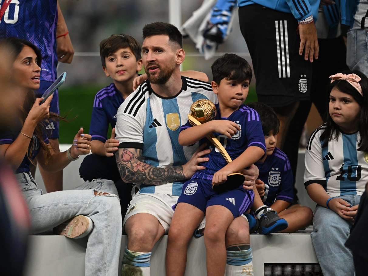 Messi é escolhido o craque da Copa, e Argentina domina prêmios individuais