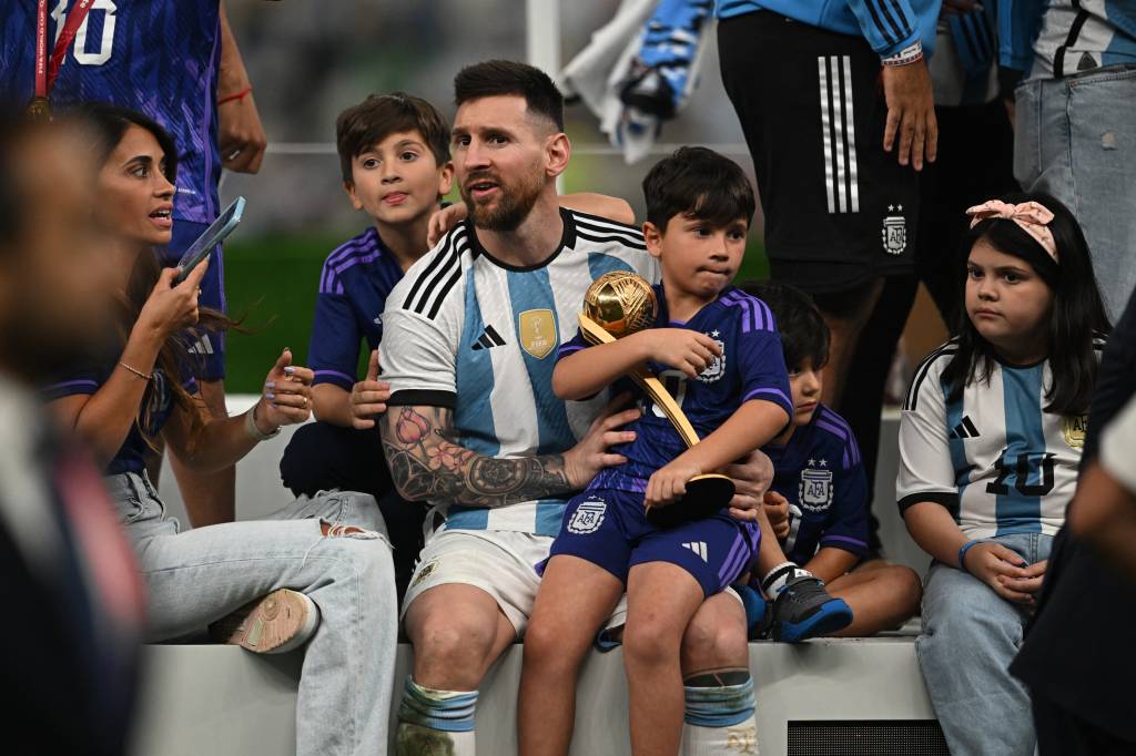 Messi é escolhido o craque da Copa, e Argentina domina prêmios individuais