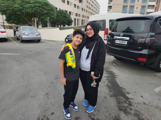Ahmad e sua irmã Enan: fãs da Jordânia que vieram se despedir Ahmad e sua irmã Enan: fãs da Jordânia que vieram se despedir