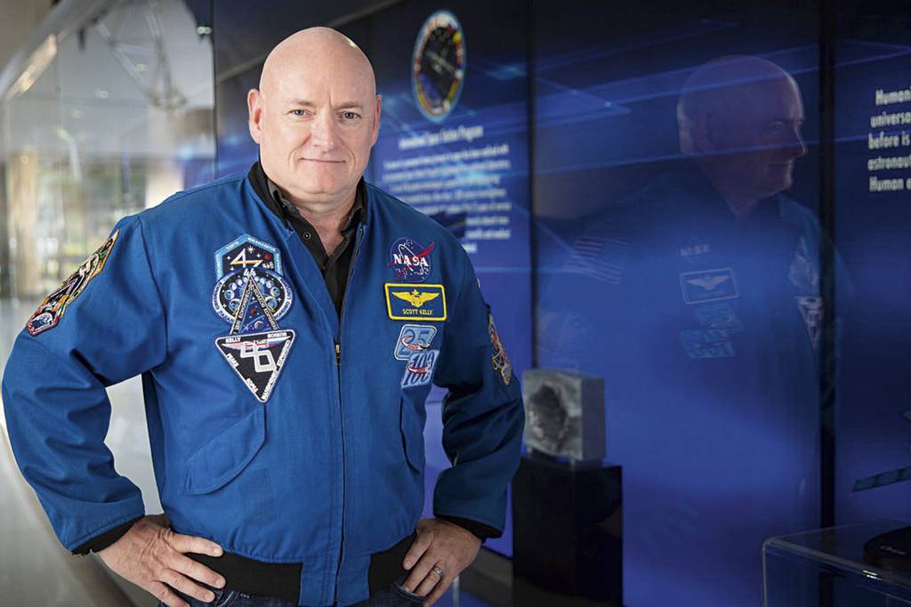 ESTUDO GÊMEO - Scott Kelly: um ano em órbita e comparação com irmão -