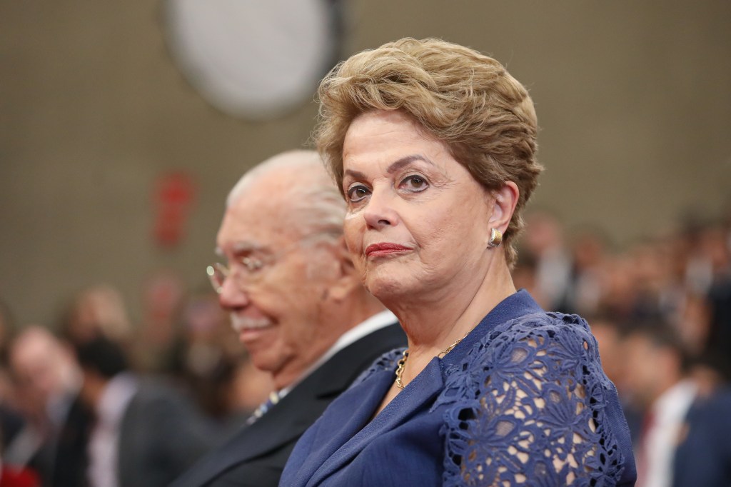 Os ex-presidentes Dilma Rousseff e José Sarney participam da cerimônia de diplomação de Luiz Inácio Lula da Silva e Geraldo Alckmin como presidente e vice-Presidente da República, no Tribunal Superior Eleitoral - 12/12/2022