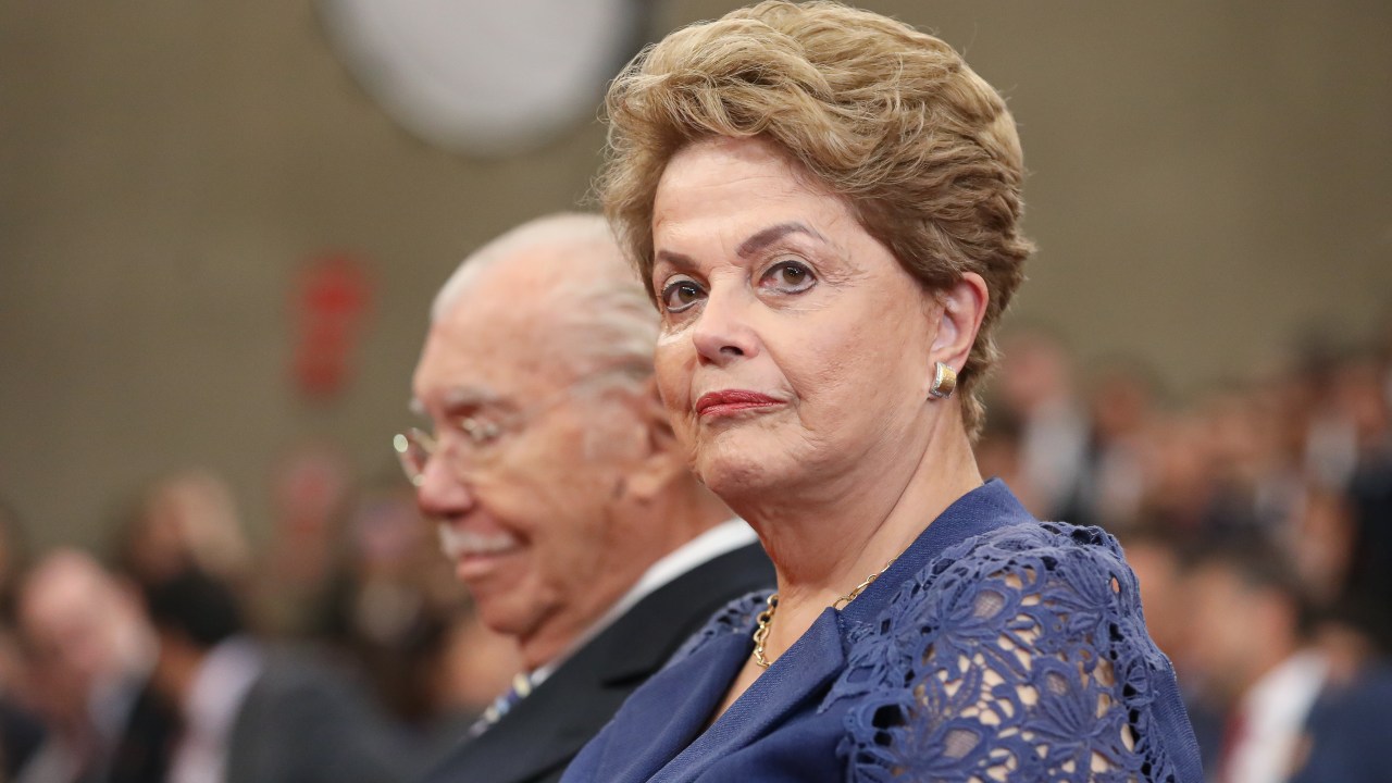 Os ex-presidentes Dilma Rousseff e José Sarney participam da cerimônia de diplomação de Luiz Inácio Lula da Silva e Geraldo Alckmin como presidente e vice-Presidente da República, no Tribunal Superior Eleitoral - 12/12/2022
