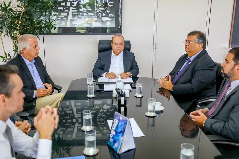 Reunião do governador Ibaneis Rocha com membros do governo eleito para tratar da posse presidencial. Foto: Renato Alves/ Agência Brasília