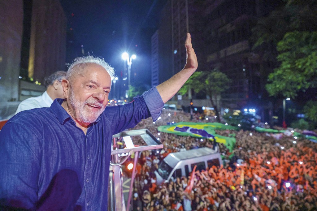 DE VOLTA - Lula na Avenida Paulista: “Tentaram me enterrar vivo, mas eu estou aqui” -