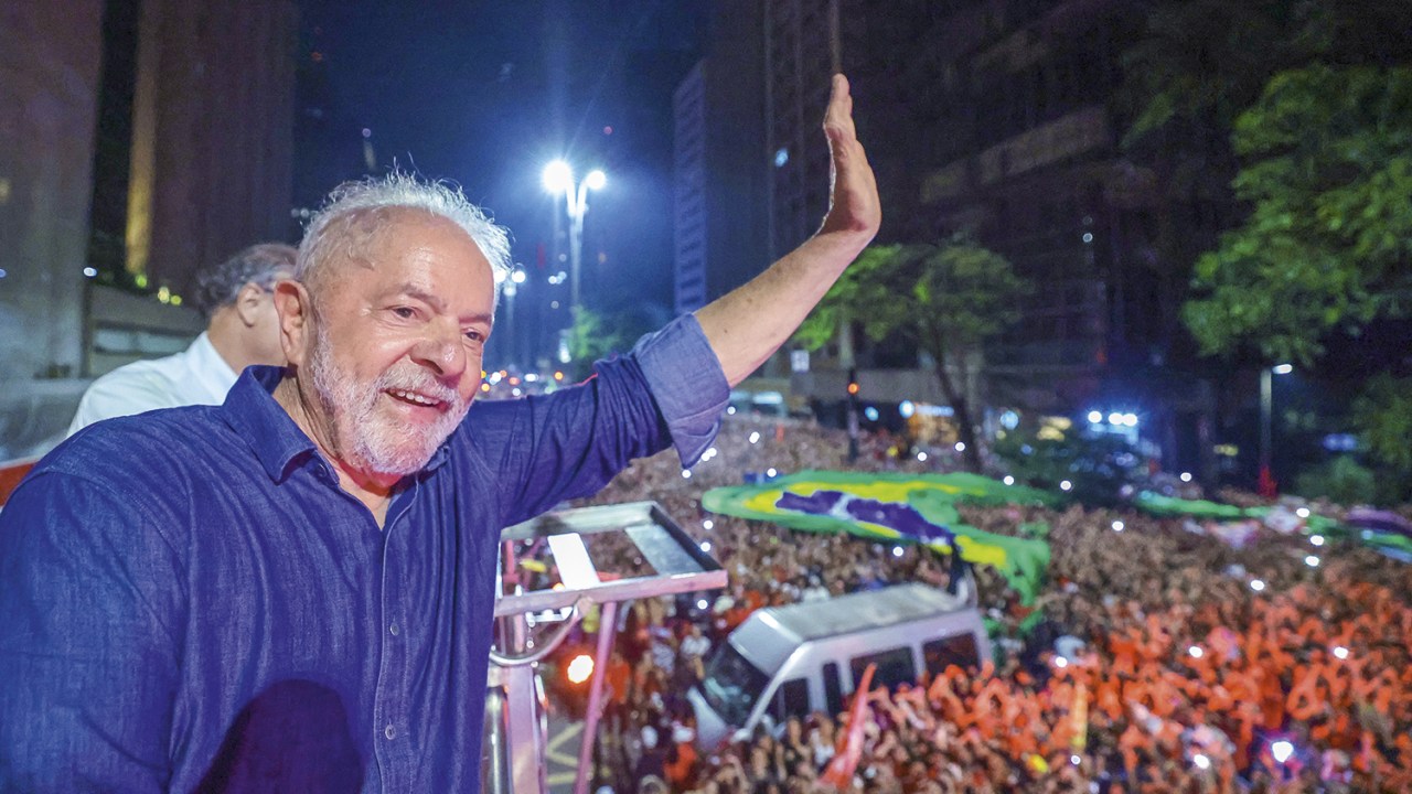 DE VOLTA - Lula na Avenida Paulista: “Tentaram me enterrar vivo, mas eu estou aqui” -