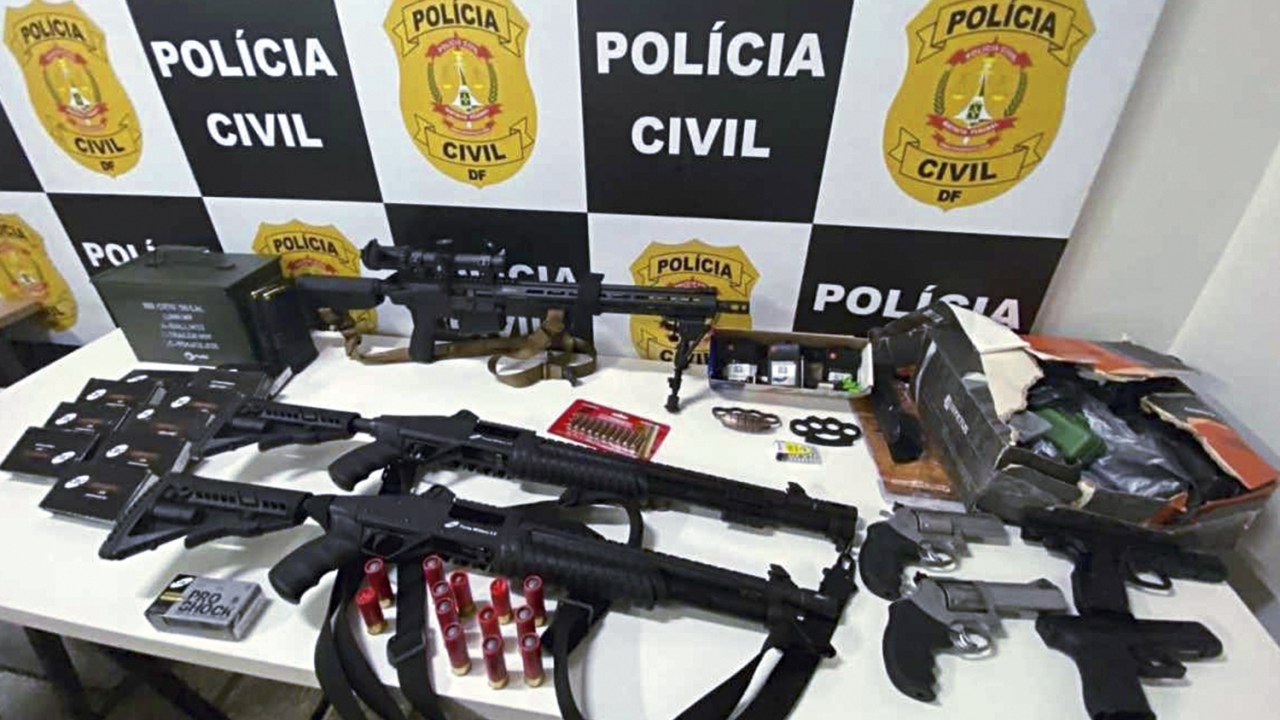 ARSENAL - Munição de sobra: 160 000 reais em armamentos, incluindo fuzis -