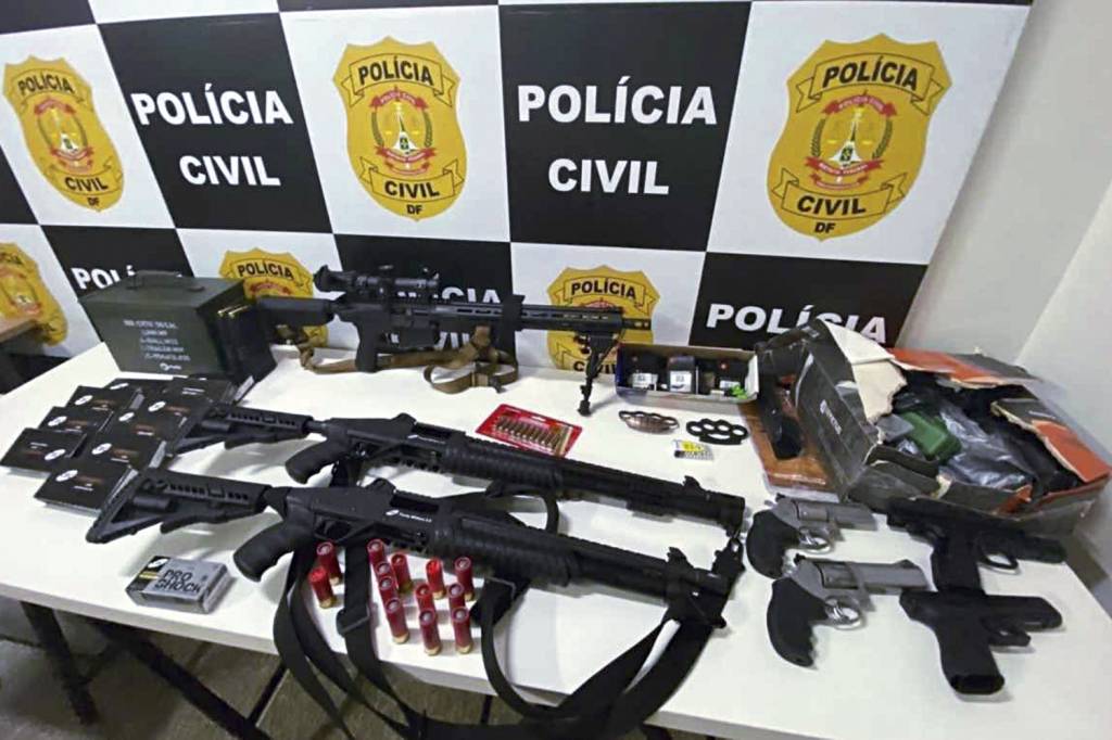 ARSENAL - Munição de sobra: 160 000 reais em armamentos, incluindo fuzis -