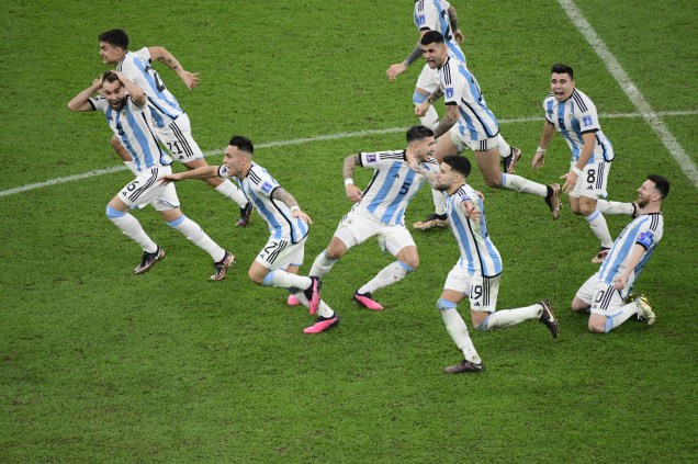 Momento em que Montiel converte o pênalti e a Argentina conquista a Copa do Mundo -