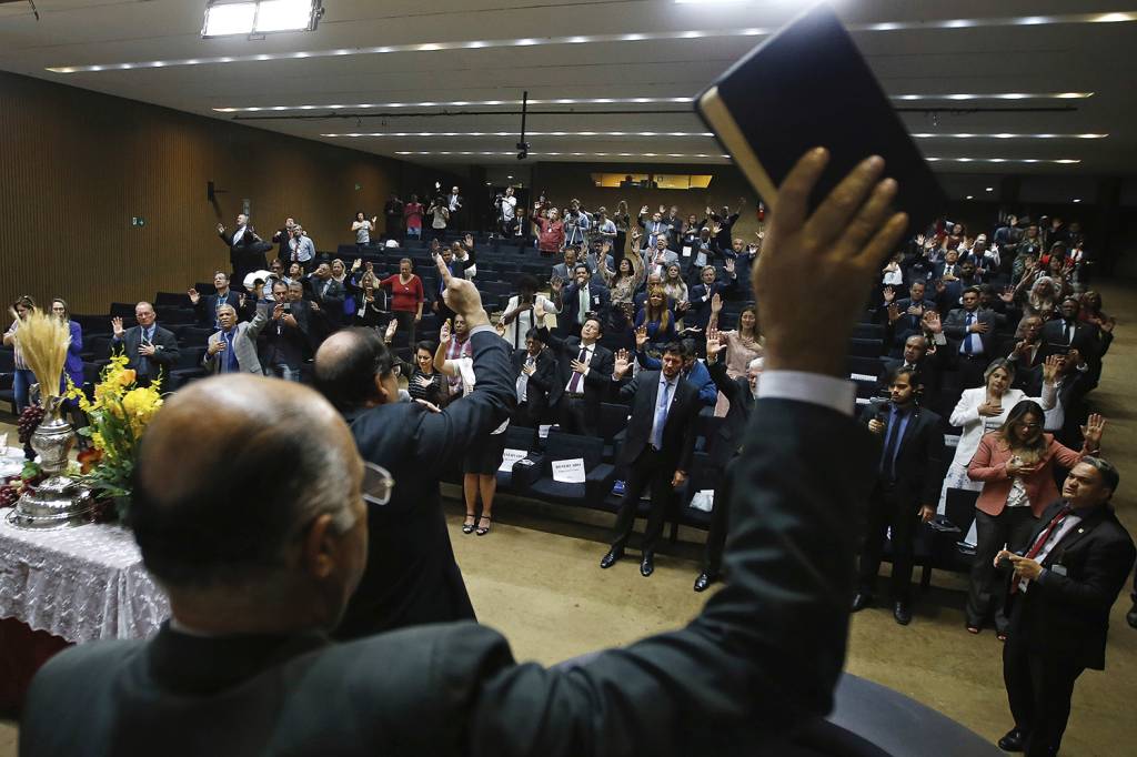 CAMARA-CULTO-SANTA-CEIA-BANCADA-EVANGELICA-2019-6595.jpg EM ORAÇÃO - Culto da bancada da Bíblia na Câmara: crescimento dá ao bloco mais poder para influir nas votações -