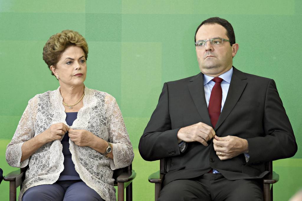 DILMA-ROUSSEFF-NELSON-BARBOSA-POSSE-2015-10.jpg DESASTRE - Dilma e seu ministro da Fazenda, Nelson Barbosa: gestão temerária -