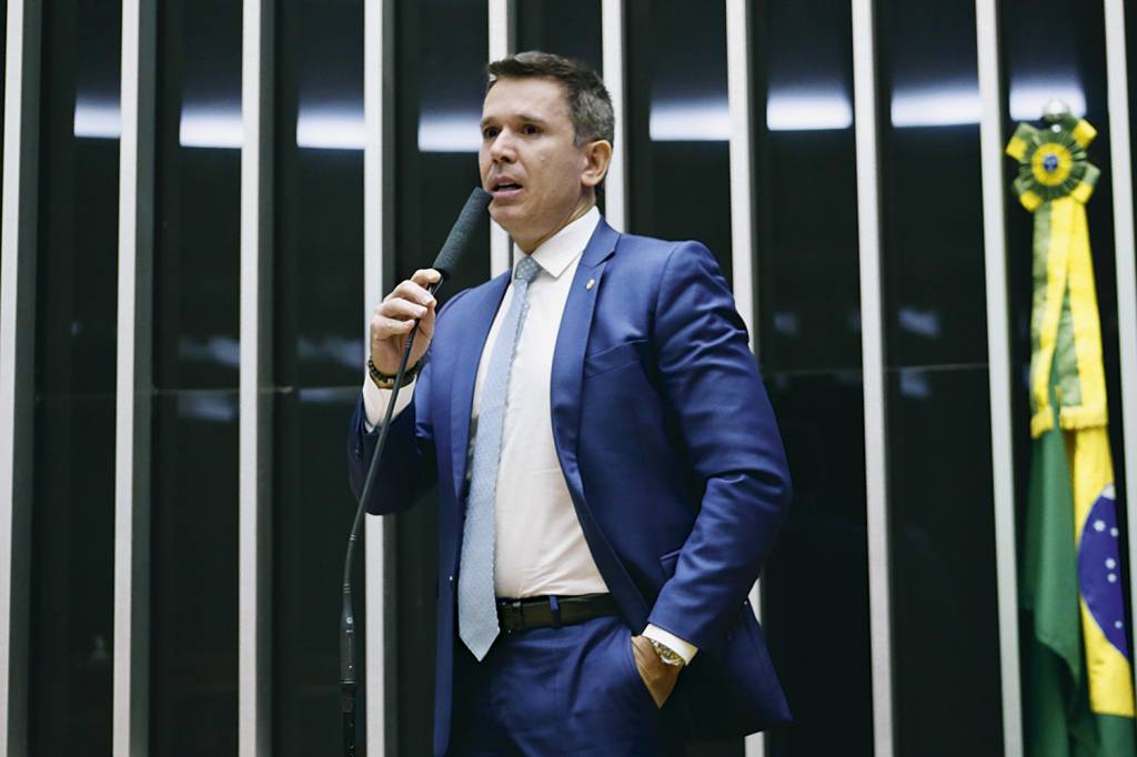 Aliado de Lira vai ao Senado defender 5% de Sesc e Senac para Embratur