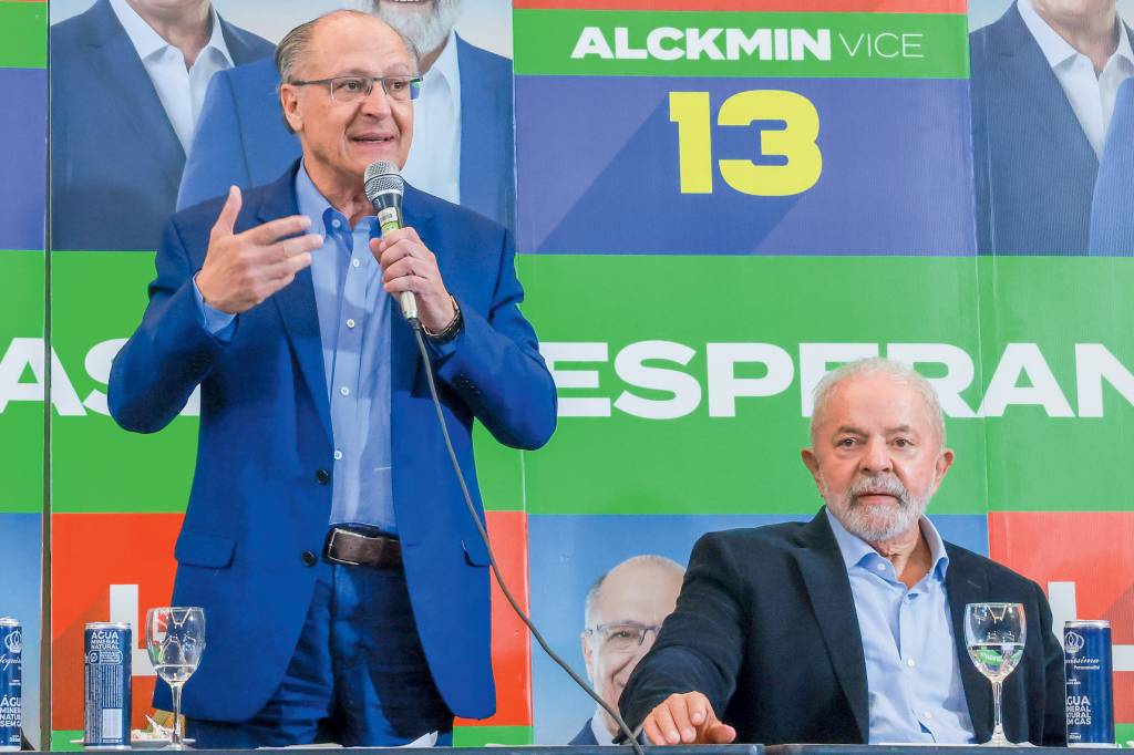 TRANSIÇÃO - Com Alckmin: o vice tem se mostrado um auxiliar disciplinado e obediente -