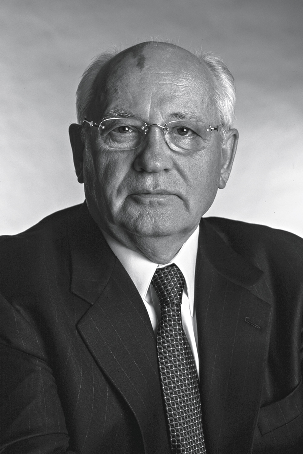 MIKHAIL GORBACHEV Político