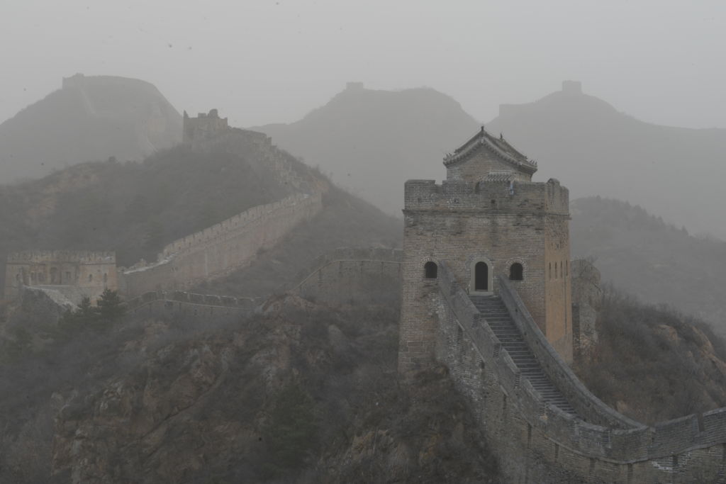 CHENGDE, CHINA - DECEMBER 12, 2022 - The Jinshanling Great Wall scenic area is surrounded by smog in Chengde City, Hebei Province, on Dec 12, 2022. (Photo credit should read CFOTO/Future Publishing via Getty Images)